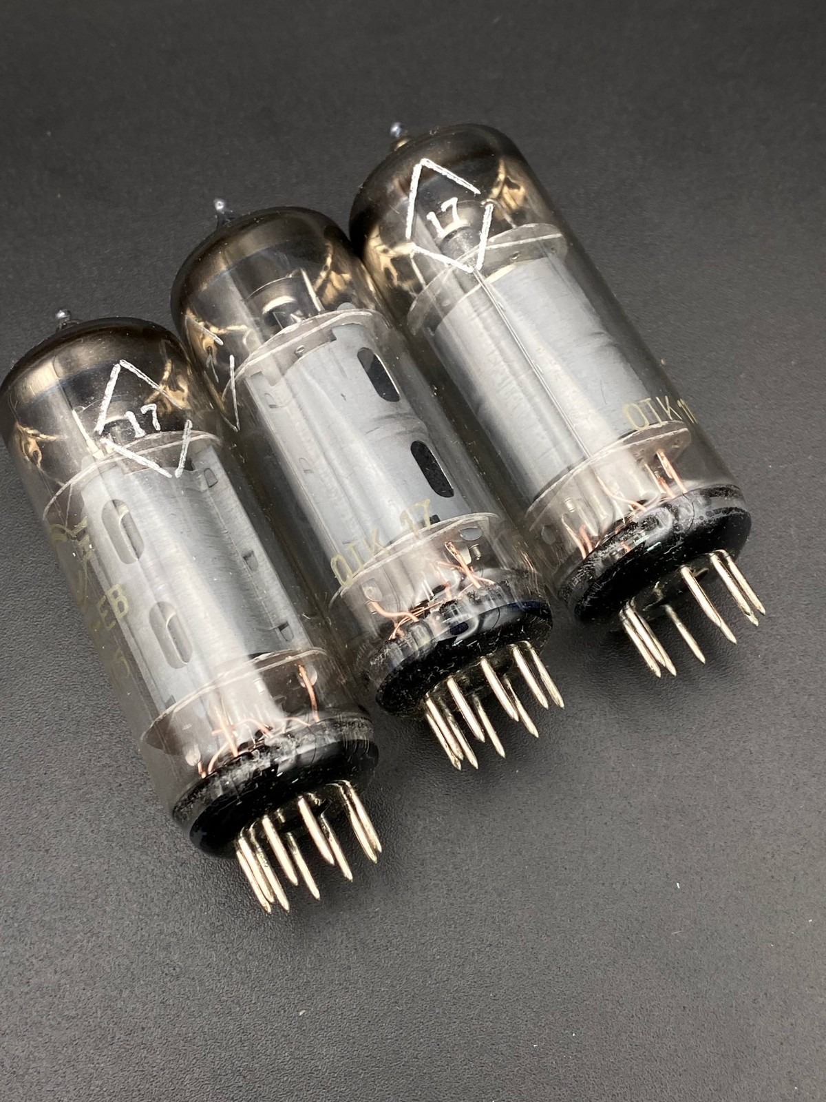 3 pcs NEW 6P1P-EV / 6P1P / Svetlana tubes NEW Same Date 01/85