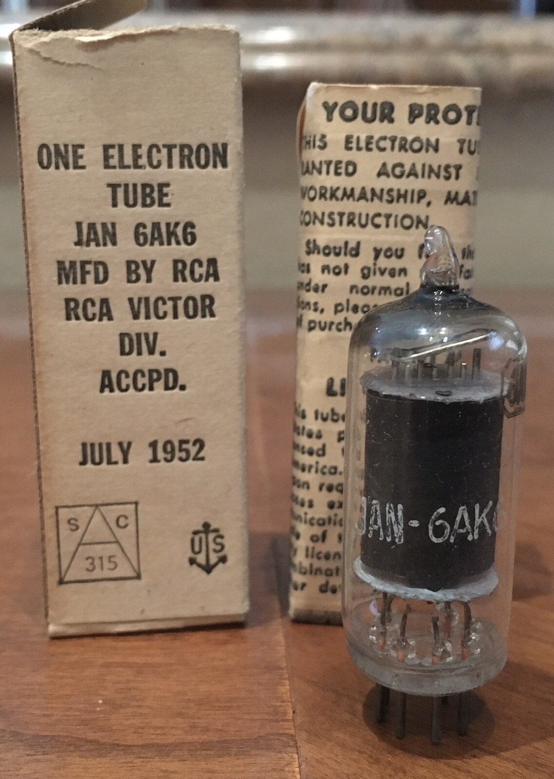 Vintage RCA Victor JAN 6AK6 Electron Vacuum Tube July 1952