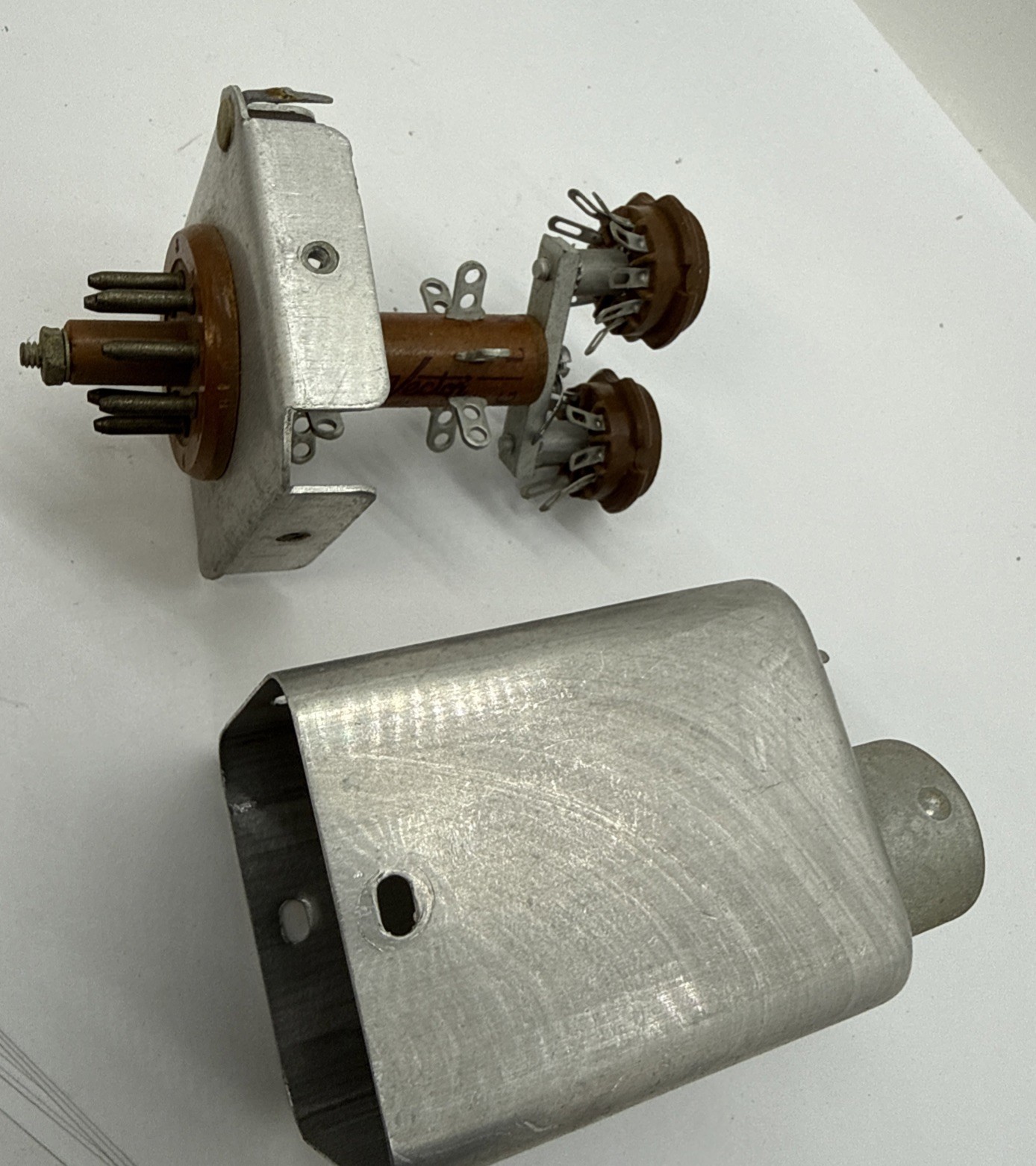(1) Rare VINTAGE VECTOR 8 PIN To Dual 9 Pin VACUUM TUBE SOCKET Adapter