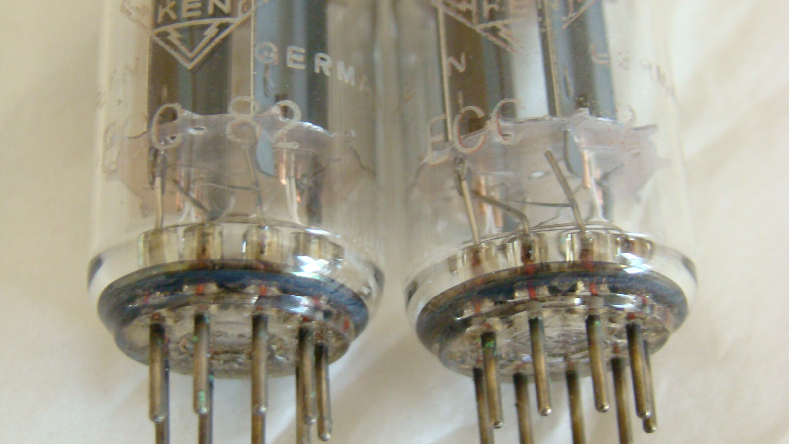 TELEFUNKEN ECC82 12AU7 PAIR TESTED ON AMPLITREX AT1000 TUBETESTER