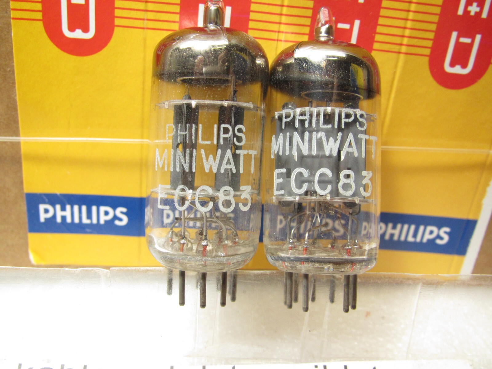 one 12AX7 ECC83 PHILIPS MINIWATT NATO specs TV7 TESTED